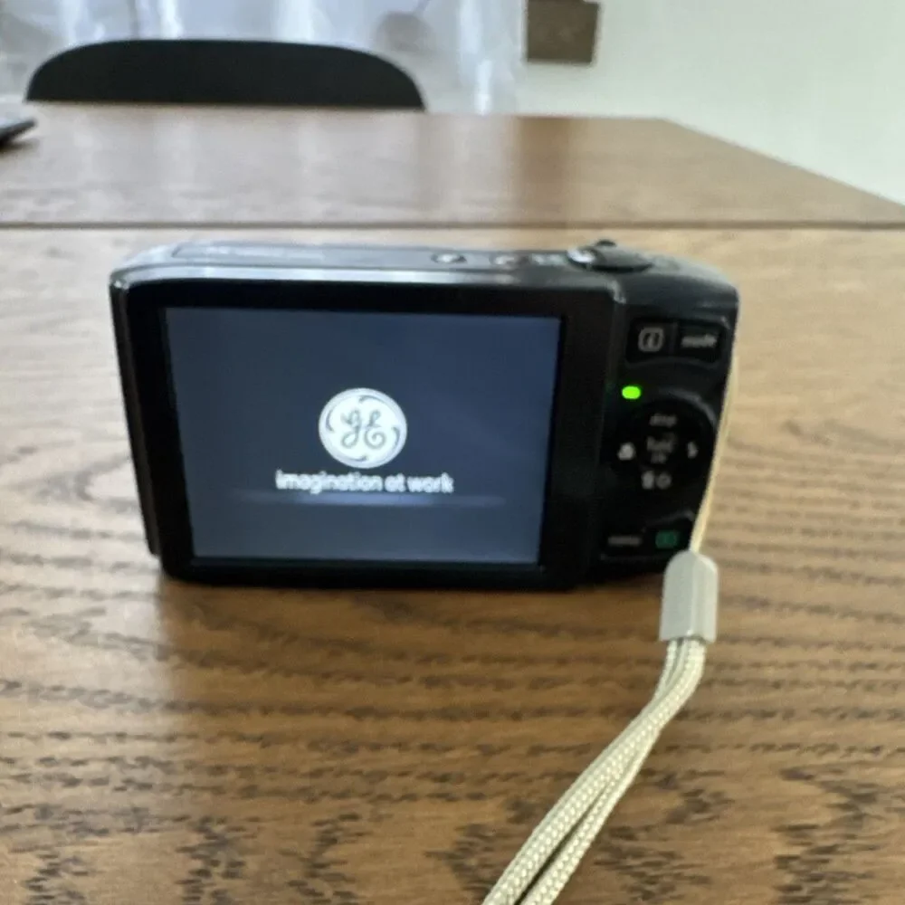 General Electric J1470S Digital Camera 7x Zoom 14.1mp Tested And Works Great